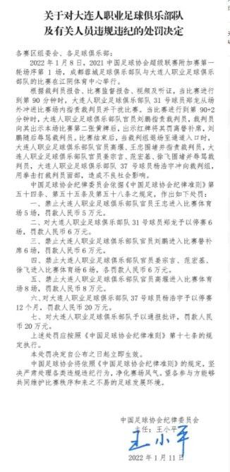 说着，他看了刘曼琼一眼，开口问洪元山：洪老先生，不知小女有什么地方得罪了宏门，还请您念在她年纪尚小，高抬贵手，别跟她一般见识。